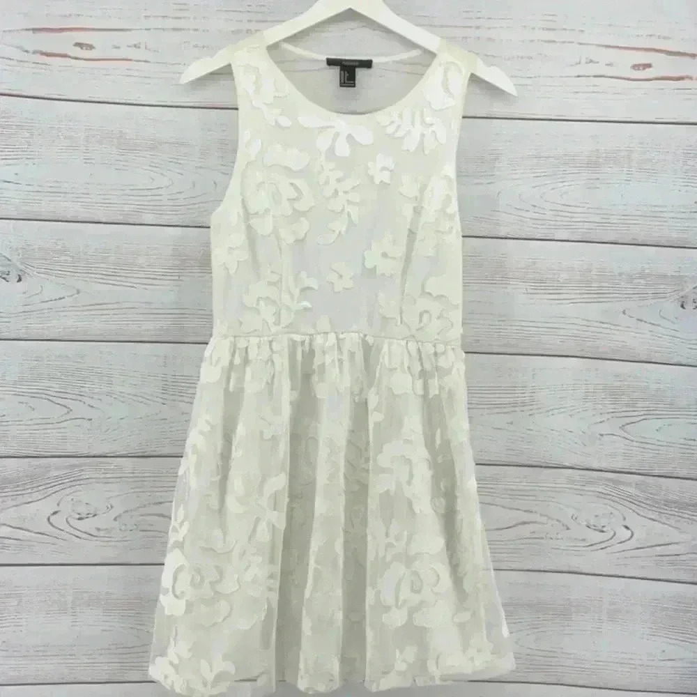 FOREVER 21  SUMMER LACE DRESS